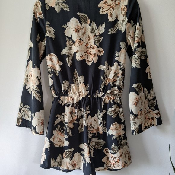 Lulu's Floral Romper - Picture 4 of 5